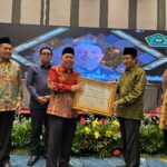 Pendaftar Terbanyak Jalur UM-PTKIN 2025, Rektor Terima Penghargaan dari Menteri Agama